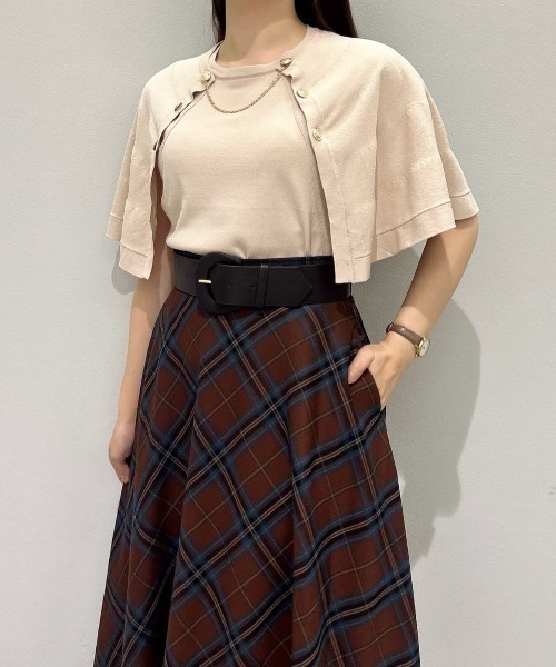 an another angelus（アンアナザーアンジェラス）の「チェーン付きダブル釦2wayケープニット（ニット/セーター・レディース・ライトベージュ/ブラック/ワインレッド・FREE）」の11枚目の写真