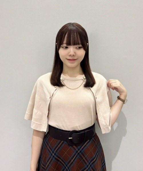 an another angelus（アンアナザーアンジェラス）の「チェーン付きダブル釦2wayケープニット（ニット/セーター・レディース・ライトベージュ/ブラック/ワインレッド・FREE）」の12枚目の写真