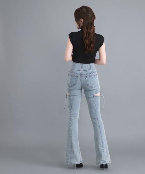DearMyLoveRose(ディアマイラブローズ)の「スリット入りカットアウトリボンフレアデニムパンツ(デニムパンツ・レディース・グレイッシュブルー/ブルー/グレー・SMALL/MEDIUM)」の4枚目の写真