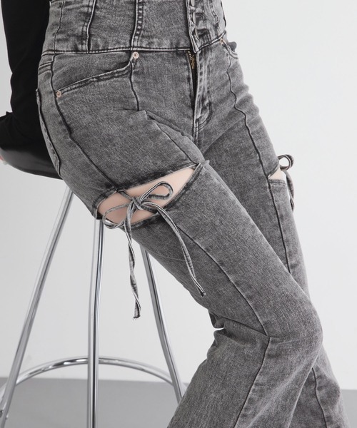 DearMyLoveRose(ディアマイラブローズ)の「スリット入りカットアウトリボンフレアデニムパンツ(デニムパンツ・レディース・グレイッシュブルー/ブルー/グレー・SMALL/MEDIUM)」の6枚目の写真