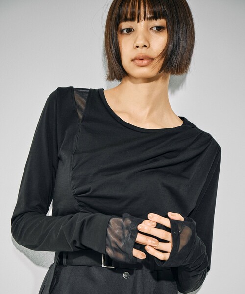 UNITED TOKYO（ユナイテッドトウキョウ）の「スラッシュレイヤーT｜ウォッシャブル/レイヤードトップス/シアートップス/ロンT/冬服（Tシャツ/カットソー・レディース・ライトブルー/ブラック/ホワイト・FREE）」の2枚目の写真