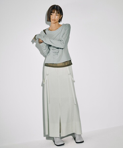 UNITED TOKYO（ユナイテッドトウキョウ）の「スラッシュレイヤーT｜ウォッシャブル/レイヤードトップス/シアートップス/ロンT/冬服（Tシャツ/カットソー・レディース・ライトブルー/ブラック/ホワイト・FREE）」の21枚目の写真