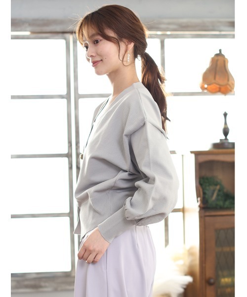 fifth(フィフス)の「ゴールドボタンVネックニットカーディガン(カーディガン/ボレロ・レディース・グレー/ブラック・M)」の13枚目の写真