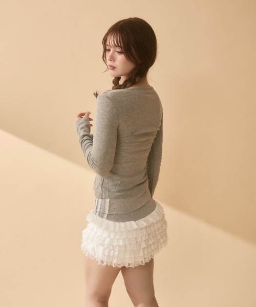 TITTY&CO.（ティティーアンドコー）の「レイヤード風フリルギャザートップス（Tシャツ/カットソー・レディース・ベージュ/ブラック/グレー/ラベンダー・FREE）」の22枚目の写真