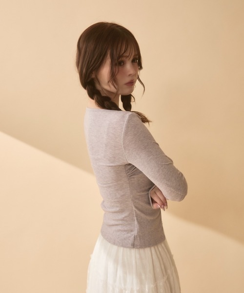 TITTY&CO.（ティティーアンドコー）の「レイヤード風フリルギャザートップス（Tシャツ/カットソー・レディース・ベージュ/ブラック/グレー/ラベンダー・FREE）」の7枚目の写真