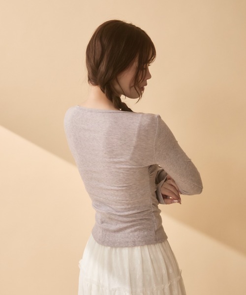 TITTY&CO.（ティティーアンドコー）の「レイヤード風フリルギャザートップス（Tシャツ/カットソー・レディース・ベージュ/ブラック/グレー/ラベンダー・FREE）」の8枚目の写真