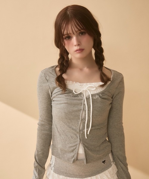 TITTY&CO.（ティティーアンドコー）の「レイヤード風フリルギャザートップス（Tシャツ/カットソー・レディース・ベージュ/ブラック/グレー/ラベンダー・FREE）」の17枚目の写真