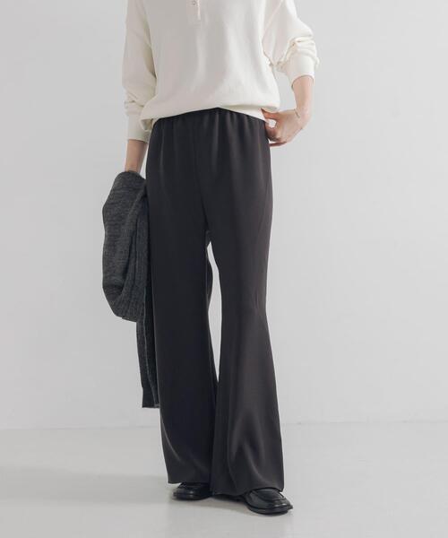 URBAN RESEARCH（アーバンリサーチ）の「ストレッチフレアイージーパンツ（その他パンツ・レディース・ブラック/チャコールグレー・36/40/38）」の3枚目の写真