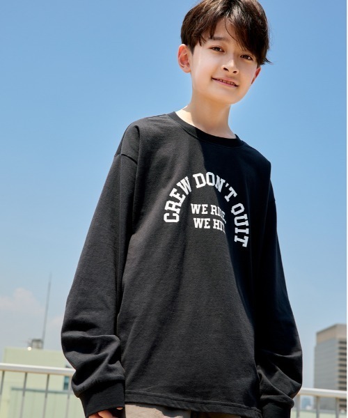 Right-on(ライトオン)の「【Refurbish】ロゴデザイン長袖Tシャツ(Tシャツ/カットソー・キッズ・ブルー/グリーン/オフホワイト/ブラック・130/140/150/160)」の1枚目の写真