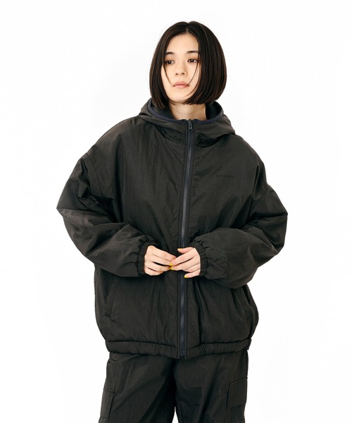 NEW BALANCE（ニューバランス）の「リバーシブルボアジャケット（ブルゾン・レディース・カーキ/ダークグレー・SMALL/MEDIUM/LARGE/X-LARGE）」の2枚目の写真