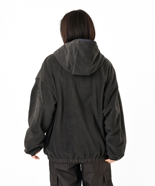 NEW BALANCE（ニューバランス）の「リバーシブルボアジャケット（ブルゾン・レディース・カーキ/ダークグレー・SMALL/MEDIUM/LARGE/X-LARGE）」の6枚目の写真