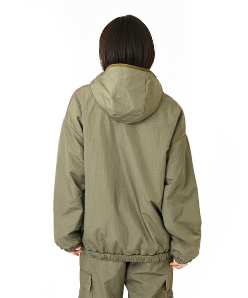 NEW BALANCE（ニューバランス）の「リバーシブルボアジャケット（ブルゾン・レディース・カーキ/ダークグレー・SMALL/MEDIUM/LARGE/X-LARGE）」の18枚目の写真