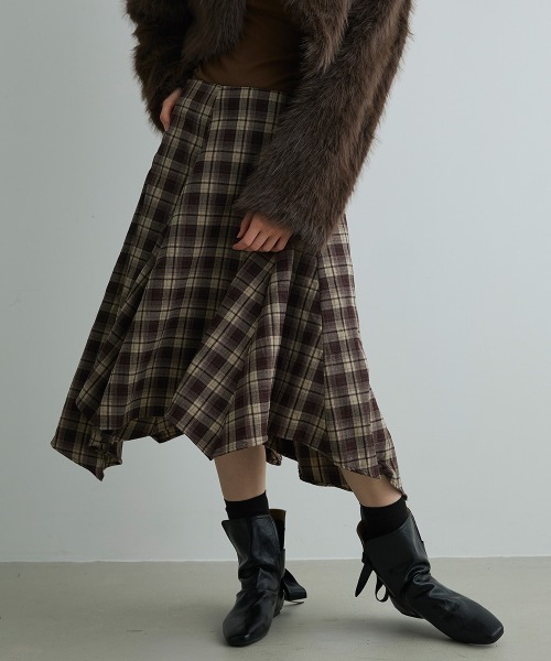 Mirette(ミレット)の「アシンメトリーヘムチェックミディスカート / Asymmetry Hem Check Midi Skirt(スカート・レディース・ブラック/ブラウン・MEDIUM/SMALL)」の18枚目の写真