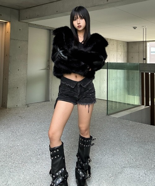 KsG(ケーエスジー)の「Cross Volume Fur Jacket(ブルゾン・レディース・ホワイト/ブラック・MEDIUM/SMALL/LARGE)」の8枚目の写真