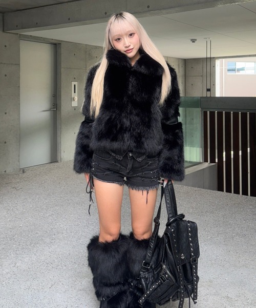 KsG(ケーエスジー)の「Cross Volume Fur Jacket(ブルゾン・レディース・ホワイト/ブラック・MEDIUM/SMALL/LARGE)」の9枚目の写真