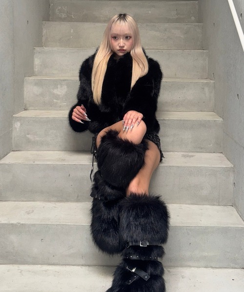 KsG(ケーエスジー)の「Cross Volume Fur Jacket(ブルゾン・レディース・ホワイト/ブラック・MEDIUM/SMALL/LARGE)」の10枚目の写真