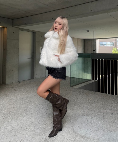 KsG(ケーエスジー)の「Cross Volume Fur Jacket(ブルゾン・レディース・ホワイト/ブラック・MEDIUM/SMALL/LARGE)」の11枚目の写真