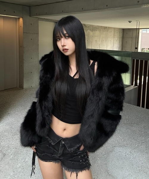 KsG(ケーエスジー)の「Cross Volume Fur Jacket(ブルゾン・レディース・ホワイト/ブラック・MEDIUM/SMALL/LARGE)」の13枚目の写真