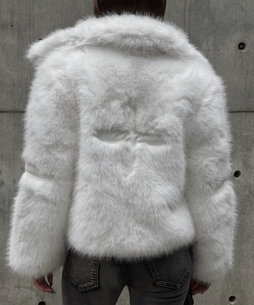 KsG(ケーエスジー)の「Cross Volume Fur Jacket(ブルゾン・レディース・ホワイト/ブラック・MEDIUM/SMALL/LARGE)」の16枚目の写真