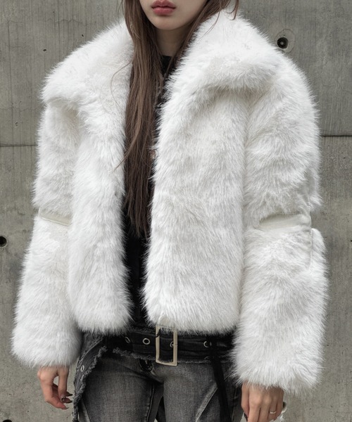 KsG(ケーエスジー)の「Cross Volume Fur Jacket(ブルゾン・レディース・ホワイト/ブラック・MEDIUM/SMALL/LARGE)」の18枚目の写真