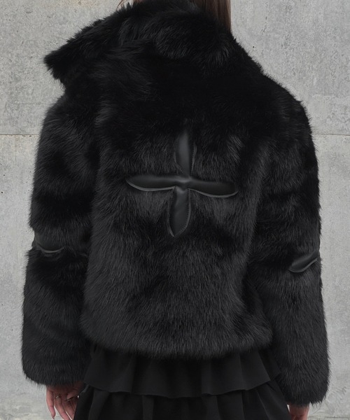 KsG(ケーエスジー)の「Cross Volume Fur Jacket(ブルゾン・レディース・ホワイト/ブラック・MEDIUM/SMALL/LARGE)」の21枚目の写真