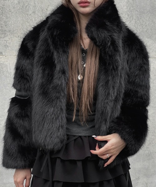 KsG(ケーエスジー)の「Cross Volume Fur Jacket(ブルゾン・レディース・ホワイト/ブラック・MEDIUM/SMALL/LARGE)」の22枚目の写真