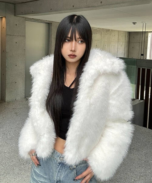 KsG(ケーエスジー)の「Cross Volume Fur Jacket(ブルゾン・レディース・ホワイト/ブラック・MEDIUM/SMALL/LARGE)」の14枚目の写真