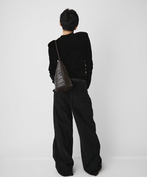 VION(ヴィオン)の「サイドタックワイドパンツ / Side Tuck Wide Pants(チノパンツ・レディース・ブラック/ブラウン・MEDIUM/LARGE)」の5枚目の写真