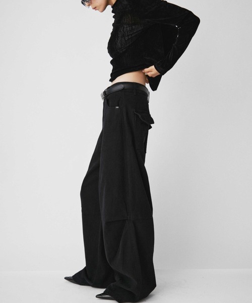 VION(ヴィオン)の「サイドタックワイドパンツ / Side Tuck Wide Pants(チノパンツ・レディース・ブラック/ブラウン・MEDIUM/LARGE)」の4枚目の写真