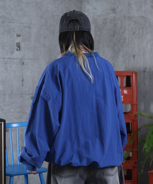 ILL'S(イルズ)の「Vネック ロゴ ナイロンスウェット メンズ レディース ユニセックス(スウェット・メンズ・ブラック/ブルー・L/M)」の15枚目の写真