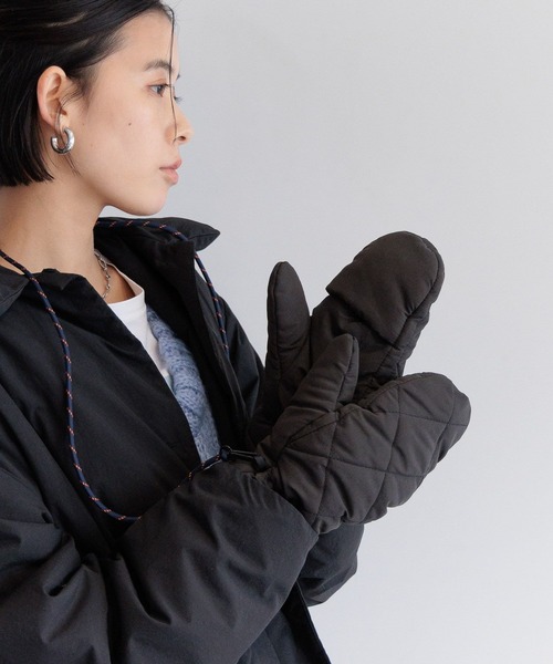 BAYFLOW（ベイフロー）の「[ギフトにもおすすめ]コード付きキルトフードミトン（手袋・レディース・ブラック/ライトグレー・FREE）」の2枚目の写真