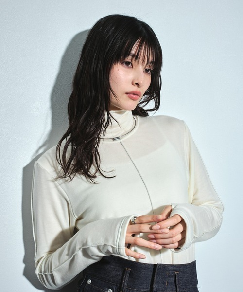 UNITED TOKYO(ユナイテッドトウキョウ)の「Cashmere Silk Turtle Neck Jersey|ウォッシャブル/保温/レイヤード/オフィスカジュアル(Tシャツ/カットソー・レディース・アイボリー/ラベンダー/ブラック・FREE)」の22枚目の写真