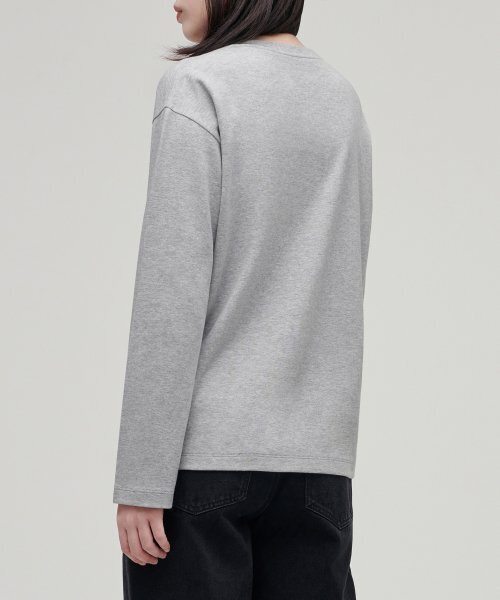 MUSINSA STANDARD WOMAN（ムシンサスタンダードウーマン）の「ウィメンズリラックスクルーネック長袖Tシャツ[ミディアムグレー]（Tシャツ/カットソー・レディース・その他・SMALL/MEDIUM/LARGE/X-SMALL）」の2枚目の写真