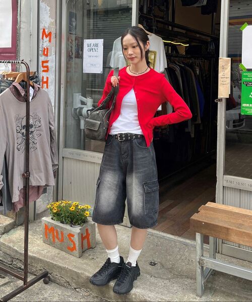 PLACE STUDIO（プレイススタジオ）の「[ショート] リブ ボタンアップ スリムフィット ラウンドネック ニット カーディガン _2COLOR（カーディガン/ボレロ・レディース・レッド/ブラック・FREE）」の6枚目の写真