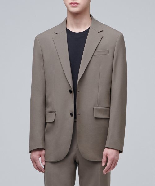 MUSINSA STANDARD(ムシンサスタンダード)の「リラックスベーシックウールブレザー【ダスティベージュ】(テーラードジャケット・メンズ・その他・MEDIUM/LARGE/X-LARGE/XX-LARGE)」の1枚目の写真