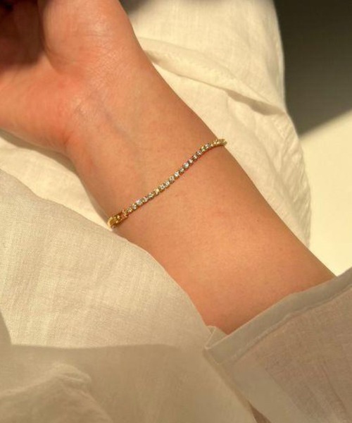 yu-ka（ユーカ）の「YU-KA:ラインストーンブレスレット line stone bracelet（ブレスレット・レディース・ゴールド/シルバー/マルチ・FREE）」の4枚目の写真