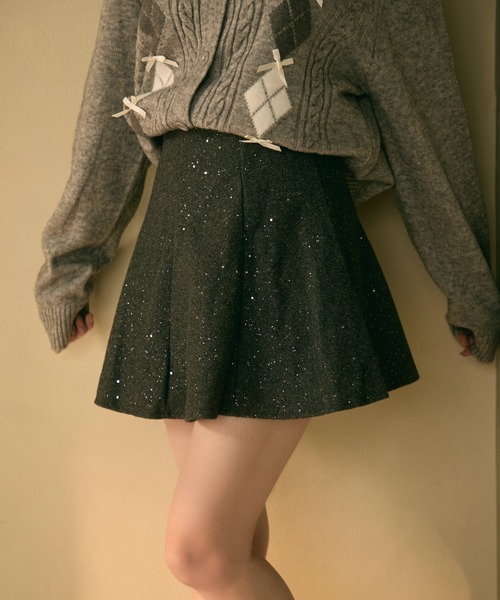 TITTY&CO.（ティティーアンドコー）の「ラメフレアミニスカート（スカート・レディース・ブラック/グレー・FREE）」の2枚目の写真