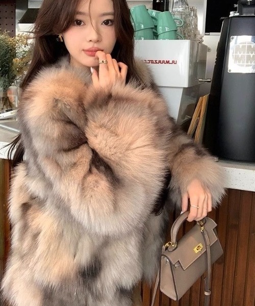 EGGKA ネクタイディテール付き豪華なフェイクファージャケット EGGKA ネクタイディテール付き豪華なフェイクファージャケット