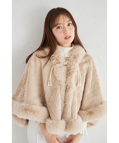ZOZO限定】フェイクファーパール装飾ポンチョ（ポンチョ）｜tocco