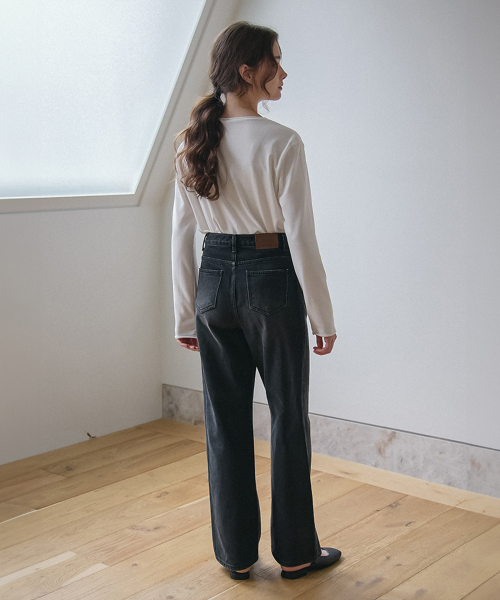 VEM.VER（ベンバー）の「セミワイドデニムパンツ_ブラック（デニムパンツ・レディース・ブラック・SMALL/MEDIUM）」の5枚目の写真