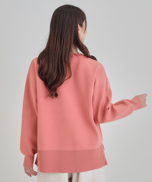 SHOO・LA・RUE（シューラルー）の「【洗濯機可/S-LL】さらに軽くなった スポンディッシュ裾フェイクトップス（ニット/セーター・レディース・ネイビー/イエロー/ピンク系/サックスブルー/パープル系4・01/04/02/03）」の16枚目の写真