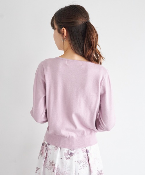 tocco closet(トッコ クローゼット)の「しっとり保湿シアバター加工&ハンドウォッシュ♪ビジュー釦ニットカーディガン(カーディガン/ボレロ・レディース・ラベンダー/サックスブルー/アイボリー/ブラック・M)」の9枚目の写真