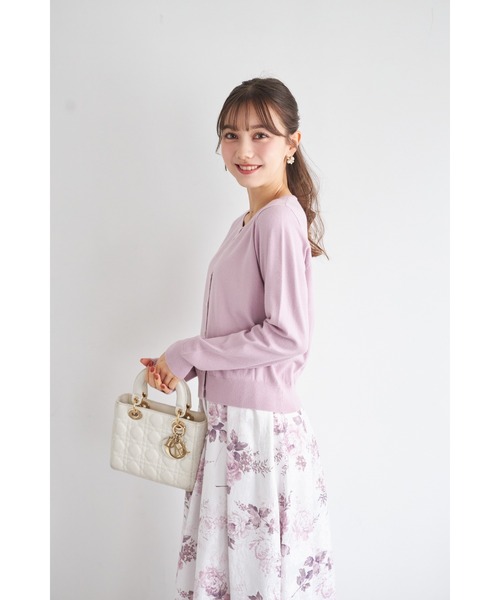 tocco closet(トッコ クローゼット)の「しっとり保湿シアバター加工&ハンドウォッシュ♪ビジュー釦ニットカーディガン(カーディガン/ボレロ・レディース・ラベンダー/サックスブルー/アイボリー/ブラック・M)」の8枚目の写真