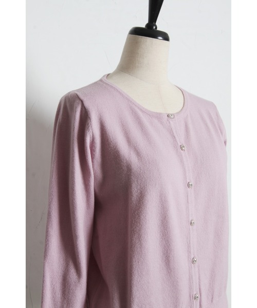 tocco closet(トッコ クローゼット)の「しっとり保湿シアバター加工&ハンドウォッシュ♪ビジュー釦ニットカーディガン(カーディガン/ボレロ・レディース・ラベンダー/サックスブルー/アイボリー/ブラック・M)」の19枚目の写真
