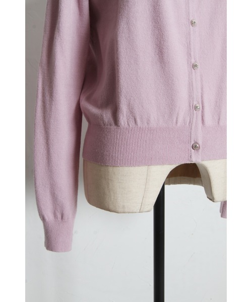 tocco closet(トッコ クローゼット)の「しっとり保湿シアバター加工&ハンドウォッシュ♪ビジュー釦ニットカーディガン(カーディガン/ボレロ・レディース・ラベンダー/サックスブルー/アイボリー/ブラック・M)」の21枚目の写真