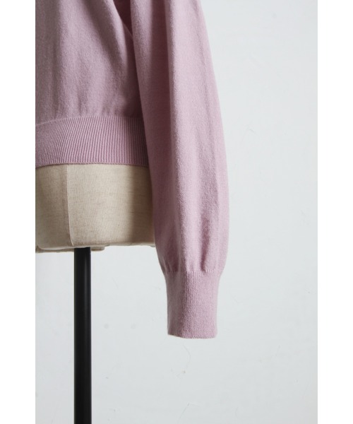 tocco closet(トッコ クローゼット)の「しっとり保湿シアバター加工&ハンドウォッシュ♪ビジュー釦ニットカーディガン(カーディガン/ボレロ・レディース・ラベンダー/サックスブルー/アイボリー/ブラック・M)」の22枚目の写真