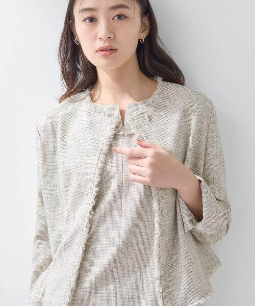 INDIVI（インディヴィ）の「【軽量／セレモニー／SETUP可能】ストレッチツイードジャケット（ノーカラージャケット・レディース・ホワイト系4/ベージュ系その他7/ネイビー系3・40/38/36/15 /13/05/19/12）」の2枚目の写真