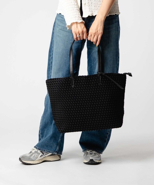 NAGHEDI(ナゲディ)の「NAGHEDI Jetsetter Small Tote ナケディ メッシュ ジェットセッター スモール トートバッグ(トートバッグ・レディース・ベージュ/クリーム/ブラック・FREE)」の2枚目の写真