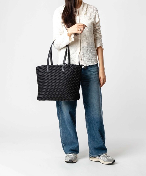 NAGHEDI(ナゲディ)の「NAGHEDI Jetsetter Small Tote ナケディ メッシュ ジェットセッター スモール トートバッグ(トートバッグ・レディース・ベージュ/クリーム/ブラック・FREE)」の4枚目の写真