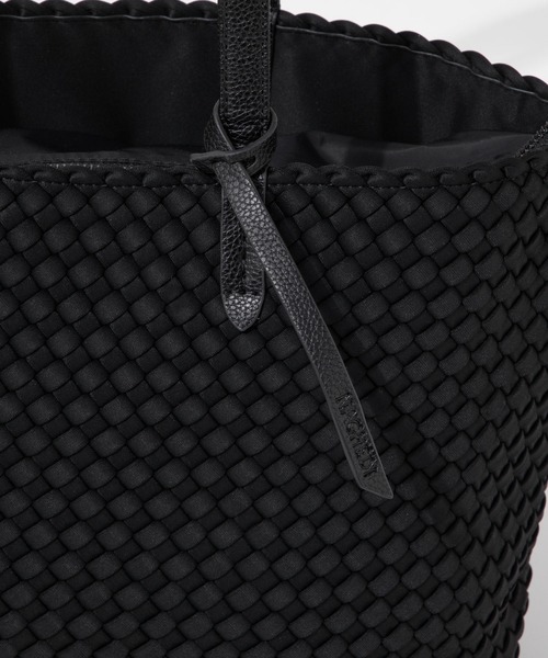 NAGHEDI(ナゲディ)の「NAGHEDI Jetsetter Small Tote ナケディ メッシュ ジェットセッター スモール トートバッグ(トートバッグ・レディース・ベージュ/クリーム/ブラック・FREE)」の10枚目の写真